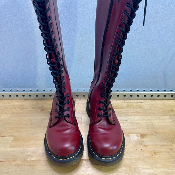 Out Of Production Dr. Martens Cimbat 20 Holes Boots Women's US 7 Burgundy Docs 5 - Picture 1 of 8